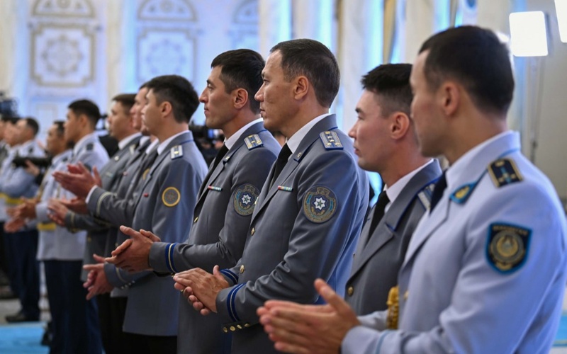 托卡耶夫表彰阿联酋国际特警锦标赛凯旋代表队 托卡耶夫表彰阿联酋国际特警锦标赛凯旋代表队