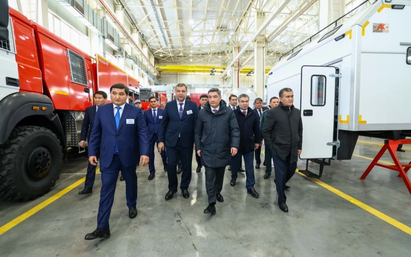Premer-Mınıstr Astanadaǵy órt sóndirý tehnıkasyn jasaıtyn zaýytqa bardy