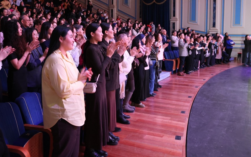 спектакль &laquo;Две женщины в Париже&raquo;