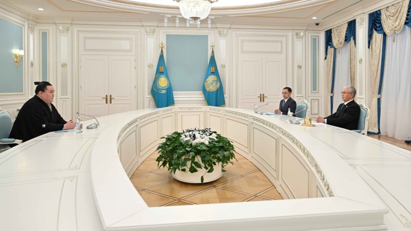 Глава государства принял профессионального борца сумо Ерсина Балтагула р