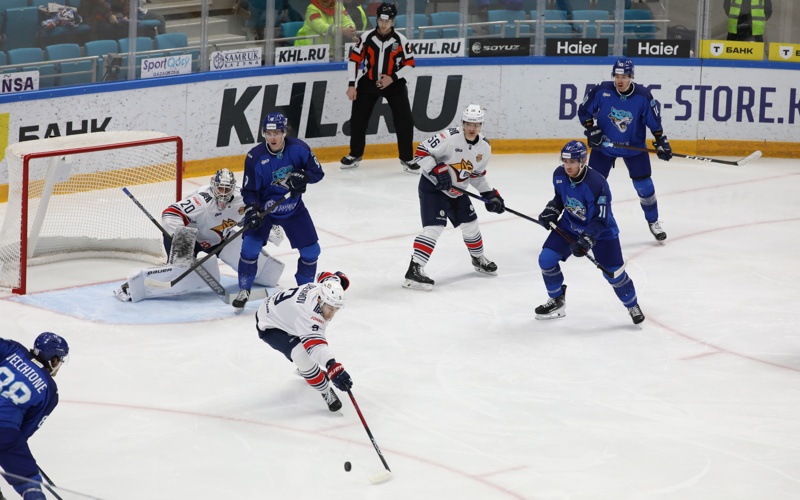 &laquo;Барыс&raquo; проиграл в&nbsp;овертайме лидеру КХЛ