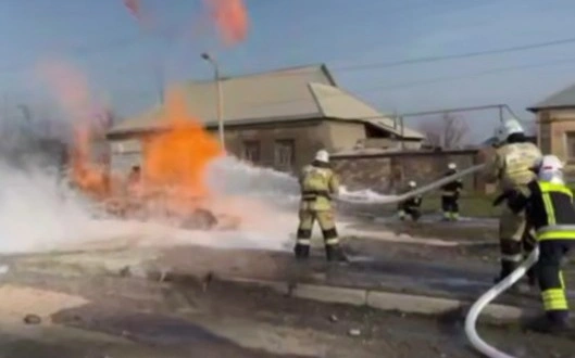 Пожар на газопроводе в Шымкенте
