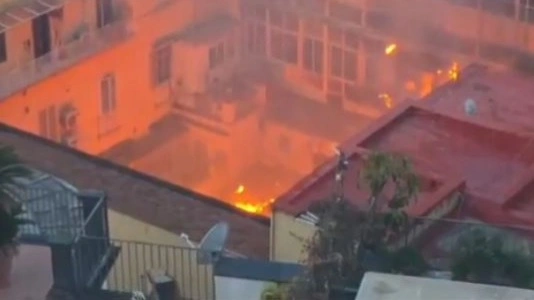 Naples Theater blaze causes dome collapse - video
