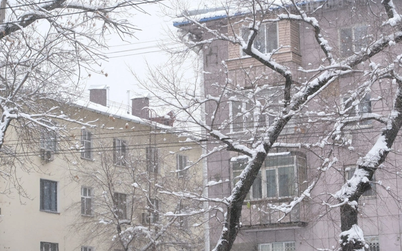 Очистка от снег крыш в Алматы