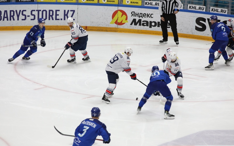 &laquo;Барыс&raquo; проиграл в&nbsp;овертайме лидеру КХЛ