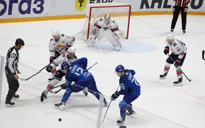 &laquo;Барыс&raquo; проиграл в&nbsp;овертайме лидеру КХЛ