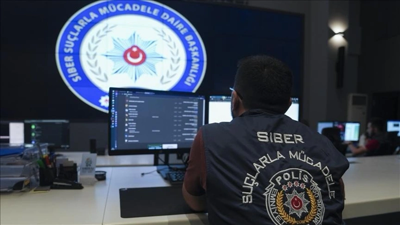 Túrkııada kıberqylmyspen kúres kúsheıdi: 350 kúdikti ustaldy