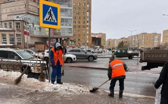 Astanada qar kúreýge myńdaǵan jol jumysshysy shyqty