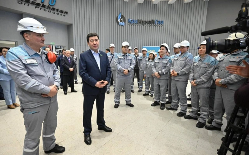 Работники крупного нефтеперерабатывающего завода КМГ поддержали проект новой Конституции