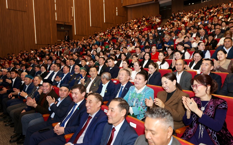 О семейных ценностях в проекте новой Конституции поговорили члены Коалиции с туркестанцами О семейных ценностях в проекте новой Конституции поговорили члены Коалиции с туркестанцами