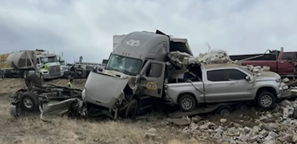 4 killed, over dozen injured in 30-vehicle crash in U.S. Colorado