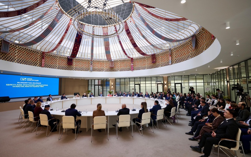 О семейных ценностях в проекте новой Конституции поговорили члены Коалиции с туркестанцами О семейных ценностях в проекте новой Конституции поговорили члены Коалиции с туркестанцами