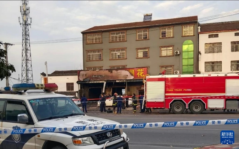 Qytaıda pırotehnıkalyq buıymdar dúkeninde jarylys bolyp, 12 adam kóz jumdy