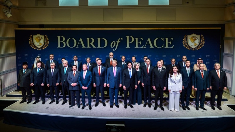 Вашингтондағы Бейбітшілік кеңесіне қатысушылар бірге суретке түсті