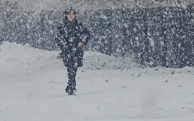 Ледяной дождь парализовал выезды из Усть-Каменогорска - полицейские сопроводили более 500 авто
