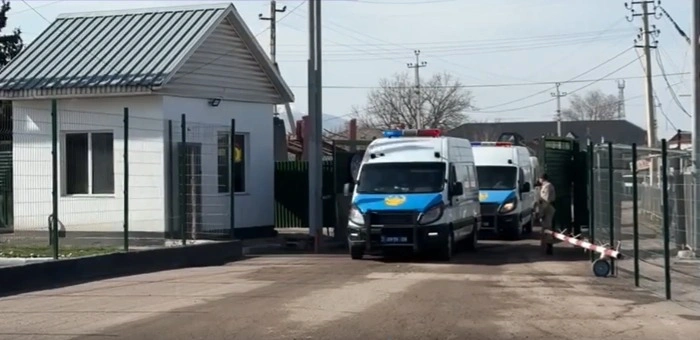 Bıýdjetke 350 mln teńge zalal keltirgen kúdikti Qyrǵyzstannan ekstradıtsııalandy