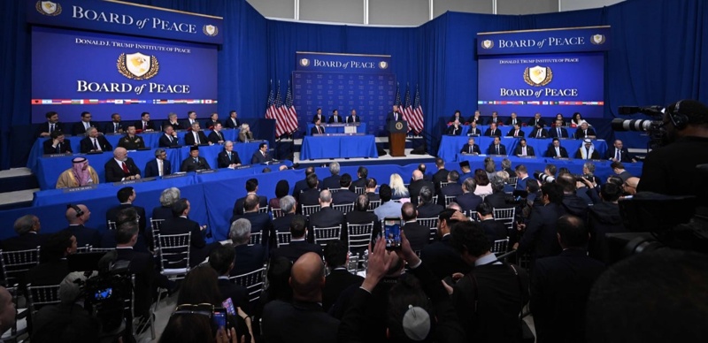 Президент Бейбітшілік кеңесінің алғашқы отырысына қатысып жатыр