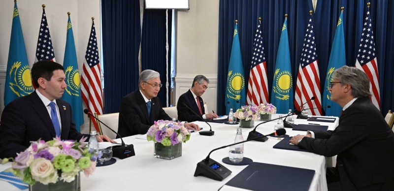 Глава государства Касым-Жомарт Токаев принял генерального директора Ashmore Group Марка Кумбса Глава государства Касым-Жомарт Токаев принял генерального директора Ashmore Group Марка Кумбса