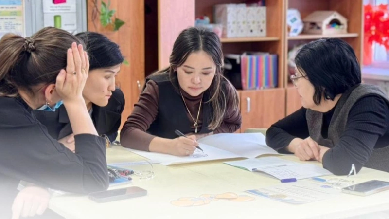 650 myńnan astam ata-ana elimizdegi pedagogıkalyq qoldaý ortalyqtarynda oqýdan ótti