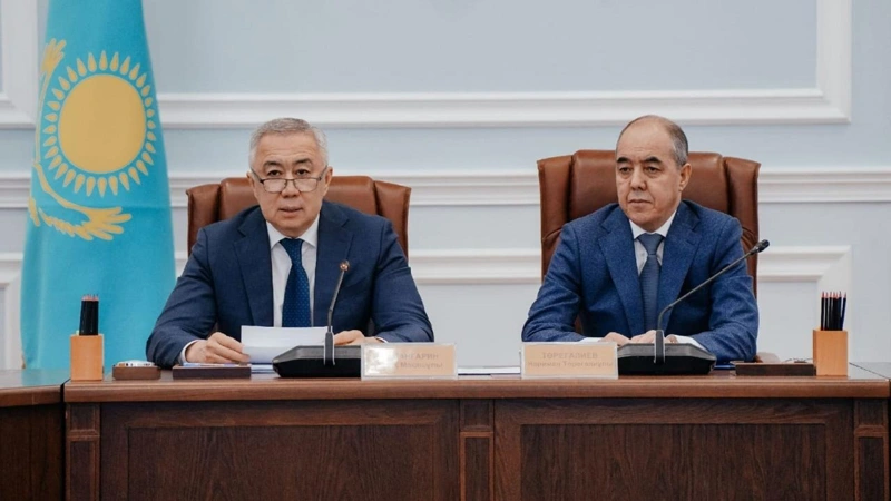 Serik Jumanǵarın Batys Qazaqstan oblysynyń kásipkerlerimen kezdesti