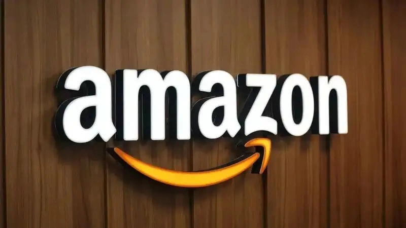 Amazon smestıl Walmart s pozıtsıı krýpneısheı kompanıı po obemý prodaj
