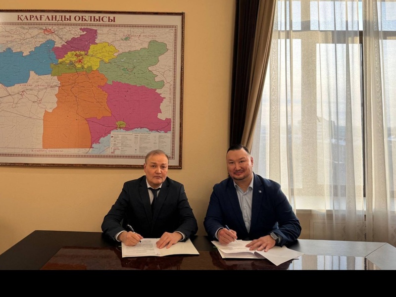 Ораз Таурбеков, заместитель акима Карагандинской области и Арыстанбек Джолдасбеков, генеральный директор Yandex Cloud в Казахстане