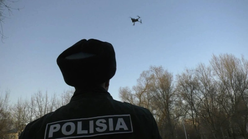 Almatyda endi drondar qoqys tastap, túkirgen turǵyndarǵa eskertý jasaıdy