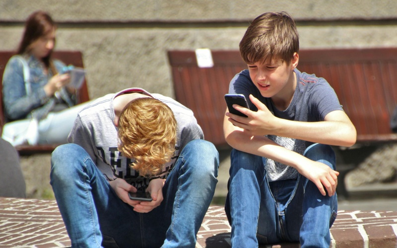 Дети в сети с 5 лет: как защитить ребенка от киберугроз соцсети социальные сети