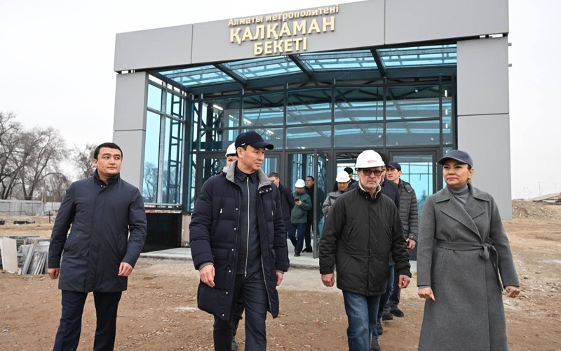 Almatyda «Qalqaman» metro beketindegi tonnelderde rels tóseý jumystary bastalady Almatyda «Qalqaman» metro beketindegi tonnelderde rels tóseý jumystary bastalady