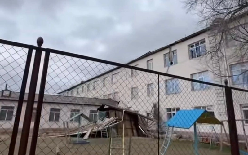 Сильный ветер стал причиной режима ЧС в районе Жамбылской области