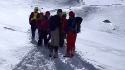 Туристы попали в лавину в горах Алматы: один человек погиб