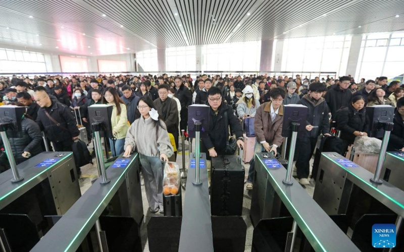 China's Spring Festival travel rush passes halfway mark with 5.08bn trips