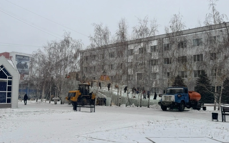 Ледовые конструкции в Костанае демонтируют из-за погодных условий