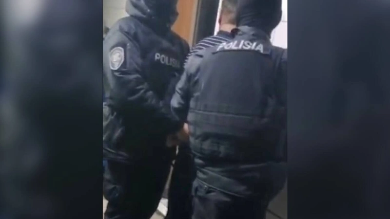 Almatyda tanysyn pyshaqtaǵan er adam ustaldy