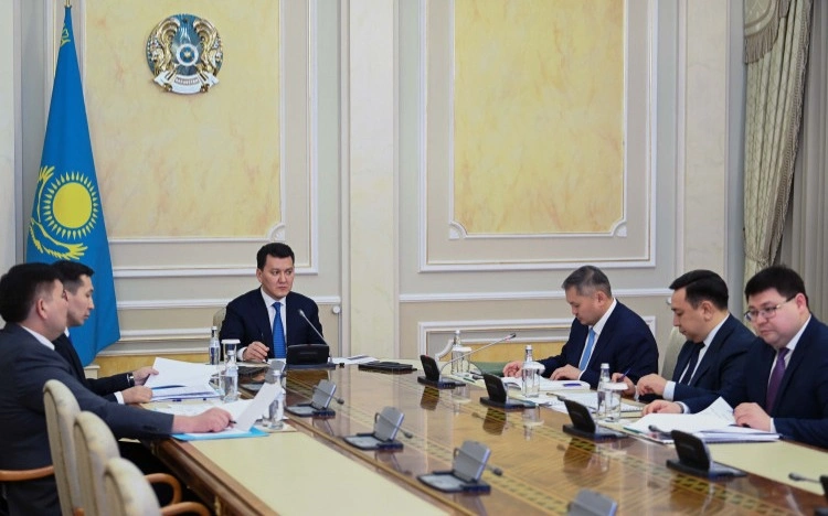 zasedanıe Respýblıkanskoı komıssıı po podgotovke kadrov za rýbejom sostoıalos pod predsedatelstvom Gosýdarstvennogo sovetnıka Erlana Karına