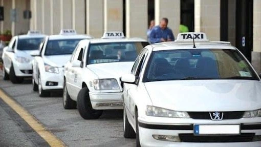Грузия запретила иностранцам работать таксистами, курьерами и гидами