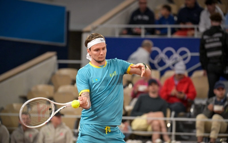 World No.10 Bublik rolls into second round in Dubai 