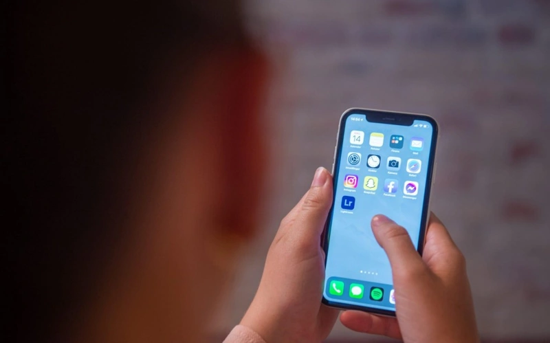 Norvegııa mektepterinde telefonsyz tájirıbe oń nátıje berdi