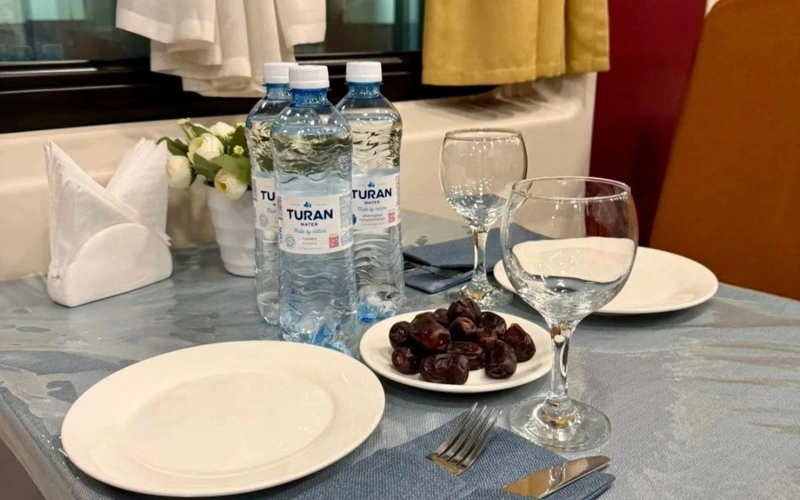 Ramazan aıynda poıyzdardaǵy vagon-restorandar arnaıy kestege kóshedi