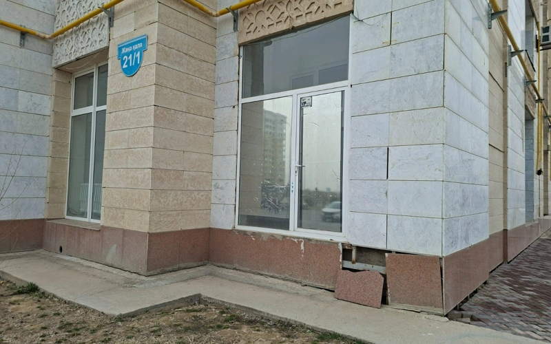 Пять лет не могут решить проблему с некачественно построенным домом в Туркестане