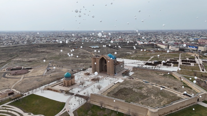 Túrkistanda Konstıtýtsııalyq reformany qoldaýǵa arnalǵan erekshe mýral ashyldy