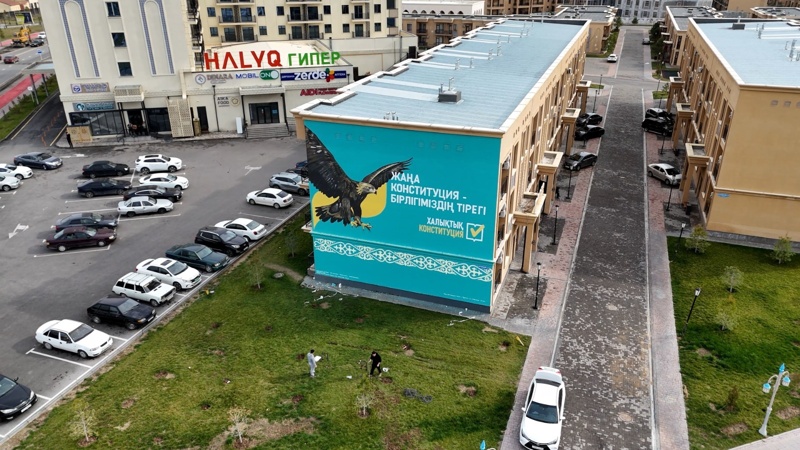 Túrkistanda Konstıtýtsııalyq reformany qoldaýǵa arnalǵan erekshe mýral ashyldy