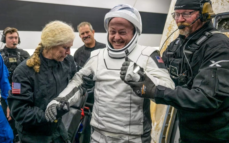NASA raskrylo lıchnost astronavta, ız-za kotorogo byla prervana mıssııa