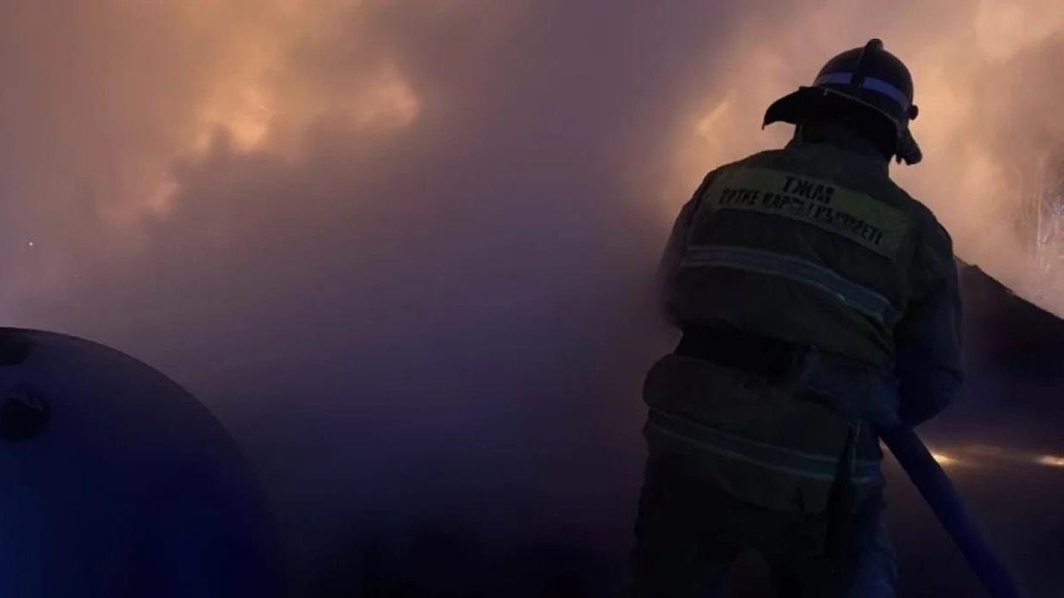 Атыраулық құтқарушылар өртенген үйден 40 адамды сыртқа аман шығарды