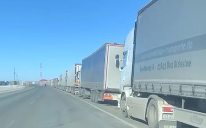 Aqtóbede shekara beketindegi uzyn-sonar kezektiń negizgi sebepteri aıtyldy