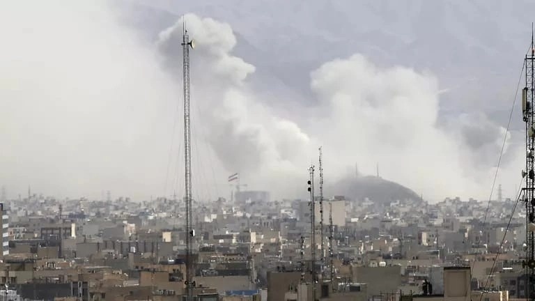 Иранда 28 ақпаннан бері 240-тан астам оқушы мен мұғалім қаза тапты