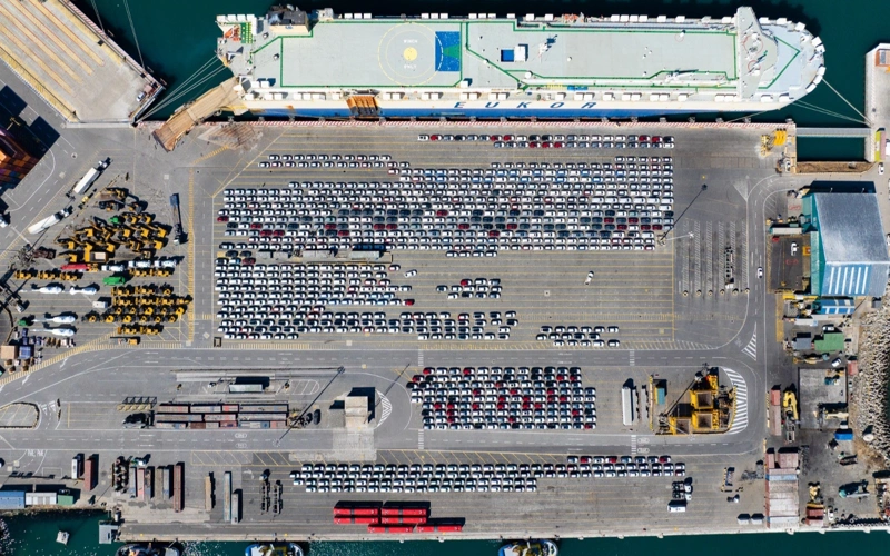 Dýbaı bıligi port pen Býrdj Al Arabtaǵy drondar men órt týraly habarlady
