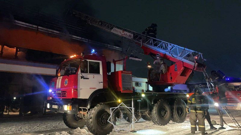 Развлекательный центр горит в Семее