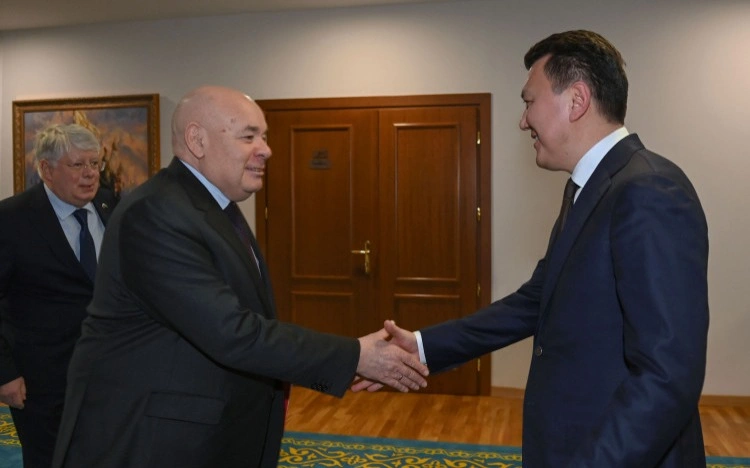 Erlan Karin meets with Mikhail Shvydkoy