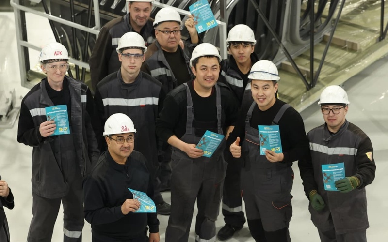 KIA зауытының қызметкерлері KIA зауытының қызметкерлері